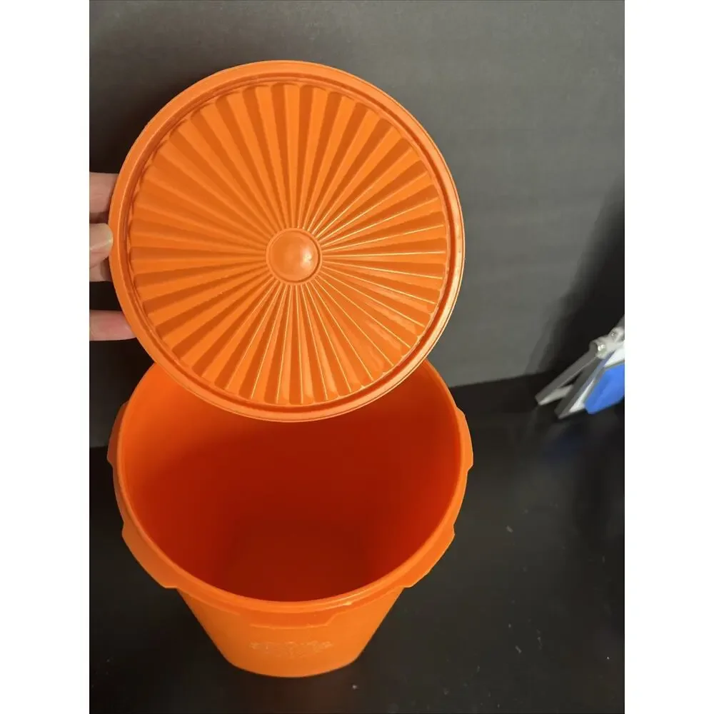 Tupperware 16 Cup Servalier 10.5